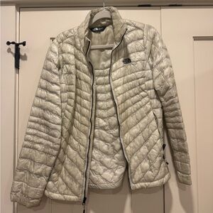 The North Face Women's Cream Puffer Jacket